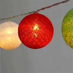 IRIS Gömb alakú 6cm/színes fonott/1,5m/piros-fehér-zöld/10db LED-es/USB-s fénydekoráció  (104-16)
