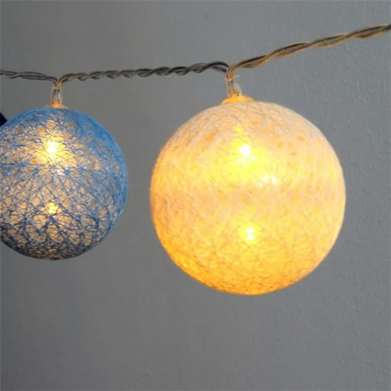 Iris Gömb alakú 6cm/színes fonott/3m/kék-v.kék-fehér/20db LED-es/USB-s fényfüzér, fénydekoráció Iris Gömb alakú 6cm/színes fonott/3m/kék-v.kék-fehér/20db LED-es/USB-s fényfüzér, fénydekoráció