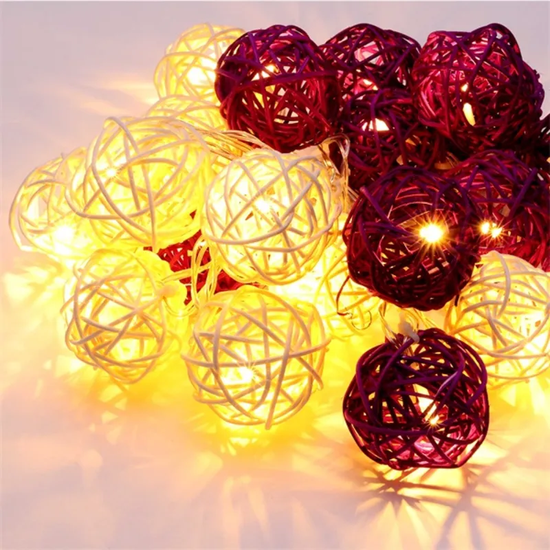 Iris Gömb alakú fonott/rattan/4m/meleg fehér + lila/20db LED-es/3xAA elemes fényfüzér, fénydekoráció Iris Gömb alakú fonott/rattan/4m/meleg fehér + lila/20db LED-es/3xAA elemes fényfüzér, fénydekoráció