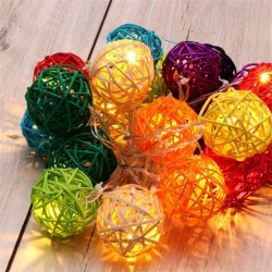 IRIS Gömb alakú fonott/rattan/4m/több színű/20db LED-es/3xAA elemes fénydekoráció  (101-02)