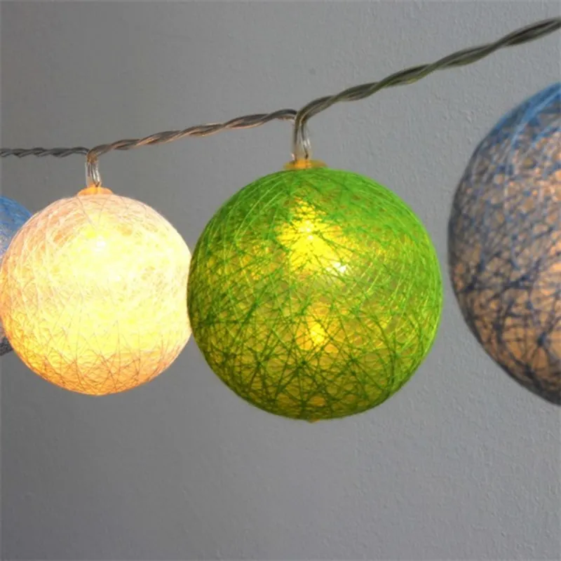 Iris Gömb alakú 6cm/színes fonott/3m/zöld-kék-fehér/20db LED-es/USB-s fényfüzér, fénydekoráció Iris Gömb alakú 6cm/színes fonott/3m/zöld-kék-fehér/20db LED-es/USB-s fényfüzér, fénydekoráció