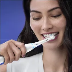 Oral-B iO Clean White elektromos fogkefe pótfej 4db fehér
