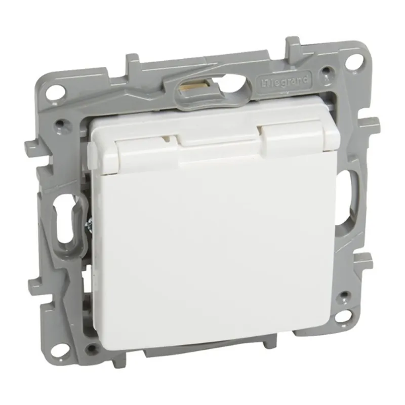 Legrand 764532 Niloé csapófedeles gyermekvédelemmel fehér 2P+F aljzat Legrand 764532 Niloé csapófedeles gyermekvédelemmel fehér 2P+F aljzat
