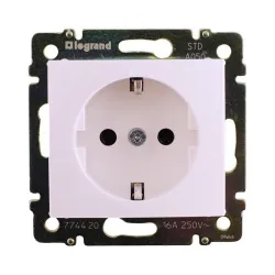 LEGRAND Valena 2P+F csatlakozóaljzat fehér