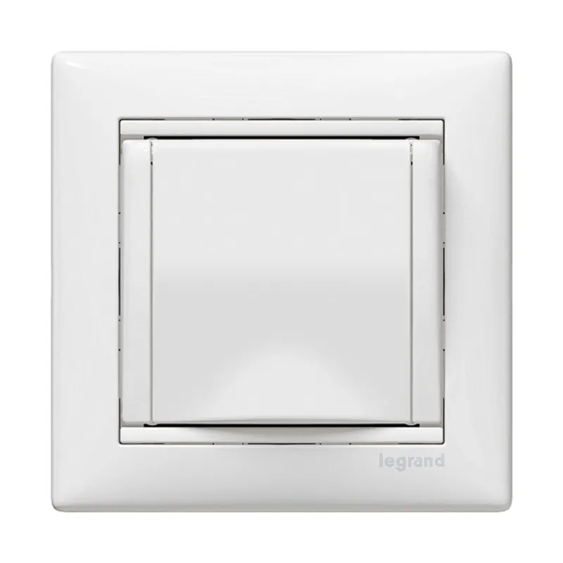 LEGRAND Valena 2P+F csatlakozóaljzat csapófedéllel, fehér LEGRAND Valena 2P+F csatlakozóaljzat csapófedéllel, fehér