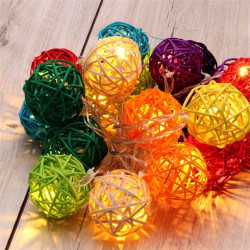 IRIS Gömb alakú fonott/rattan/4m/több színű/20db LED-es/3xAA elemes fénydekoráció  (101-02)