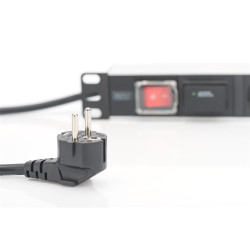 Digitus tápelosztó rackszekrényhez 19" 7db aljzat kapcsolóval 2m (DN-95407)