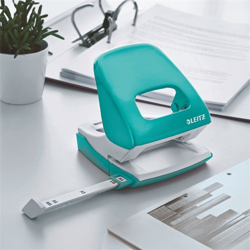 Leitz WOW NeXXt 30 lap jégkék lyukasztó Leitz WOW NeXXt 30 lap jégkék lyukasztó