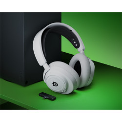 Steelseries Arctis Nova 7X vezeték nélküli fehér gamer fejhallgató