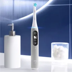 Oral-B iO Series 6 elektromos fogkefe útitokkal szürke