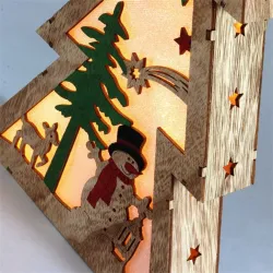 IRIS Fenyőfa alakú hóember mintás/20x29,5x4,5cm/meleg fehér LED-es fa fénydekoráció  (310-13)