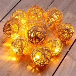 IRIS Gömb alakú fonott/rattan/1,5m/meleg fehér/10db LED-es/3xAA elemes fénydekoráció  (102-01)