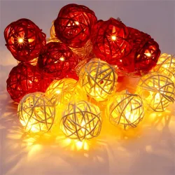 IRIS Gömb alakú fonott/rattan/4m/fehér + piros/20db LED-es/3xAA elemes fénydekoráció  (101-07)